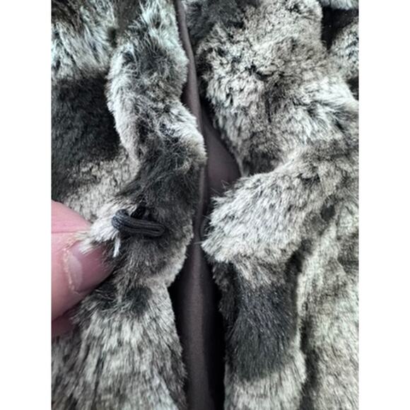 " 2‎ Sisters " Faux Fur Jacket, Very Soft, SZ M, , Money, Clasp Closer's, Classy - Picture 7 of 8